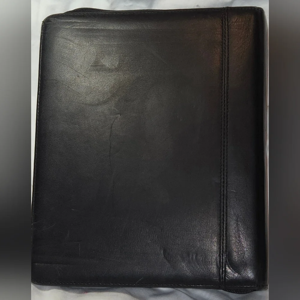 Dayrunner Genuine Leather Zip Around 7 Ring Binder